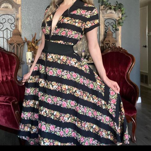 Unique Vintage Dresses & Skirts - Unique Vintage Swing dress